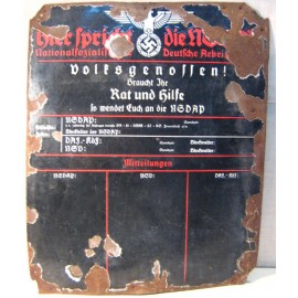 Placa en acero esmaltado para exterior de sede del NSDAP En color negro era usada en la época como pizarra para marcar los turnos y avisos de las diferentes organizaciones: SA SS NSKK HJ 6