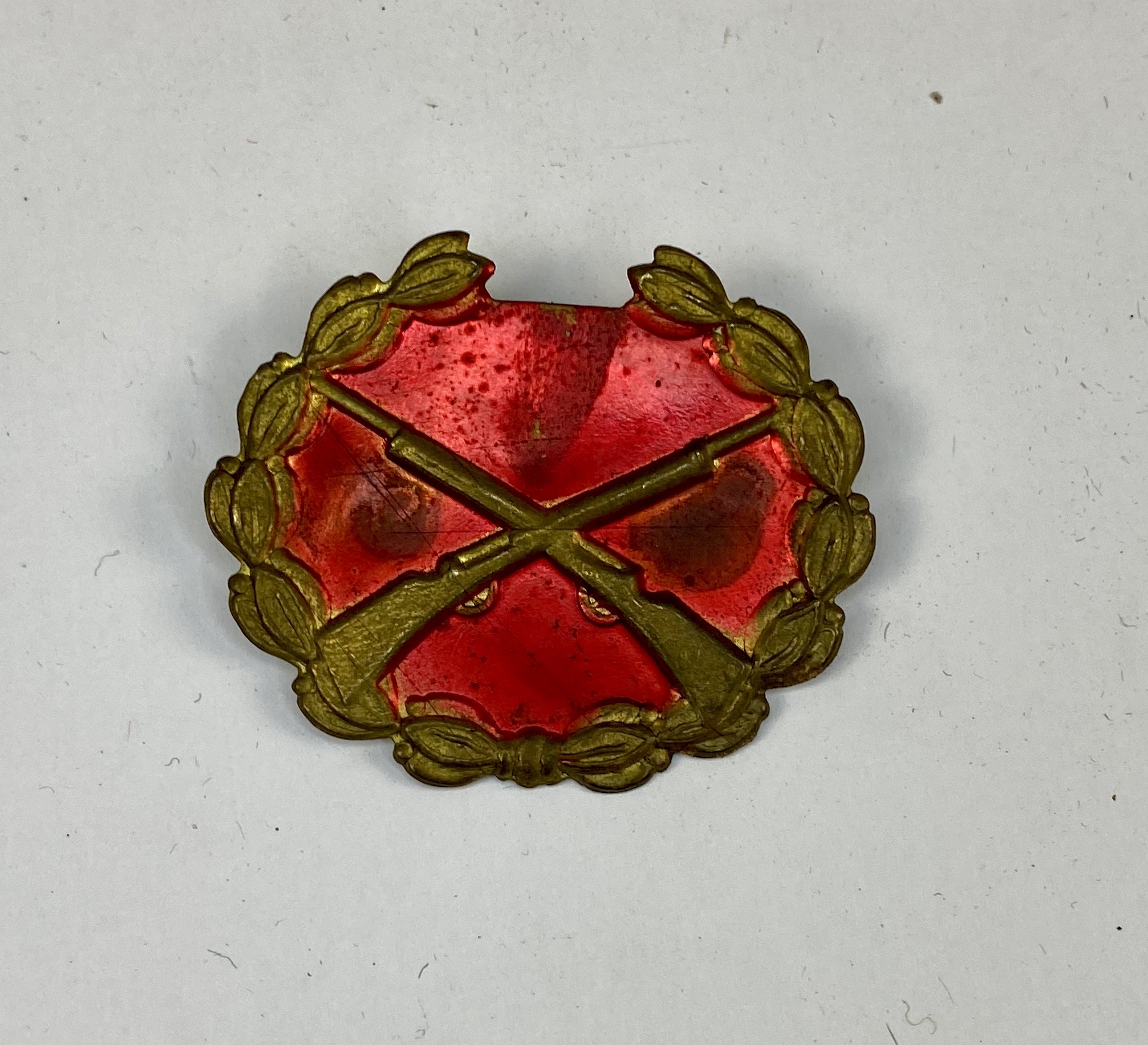 DISTINTIVO DE TIRADOR SELECTO CON FUSIL SEGUNDA REPÚBLICA GUERRA CIVIL
