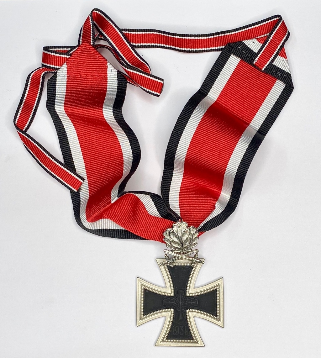 cruz-de-caballero-con-hojas-de-roble-y-espadas-alemana-1957